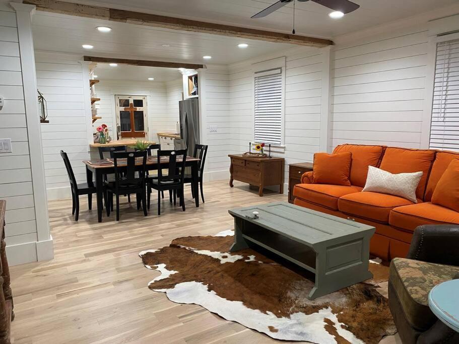 Walk To Bay Street And Historic Downtown Beaufort! Close To Parris Island Mcrd!! Holiday home *